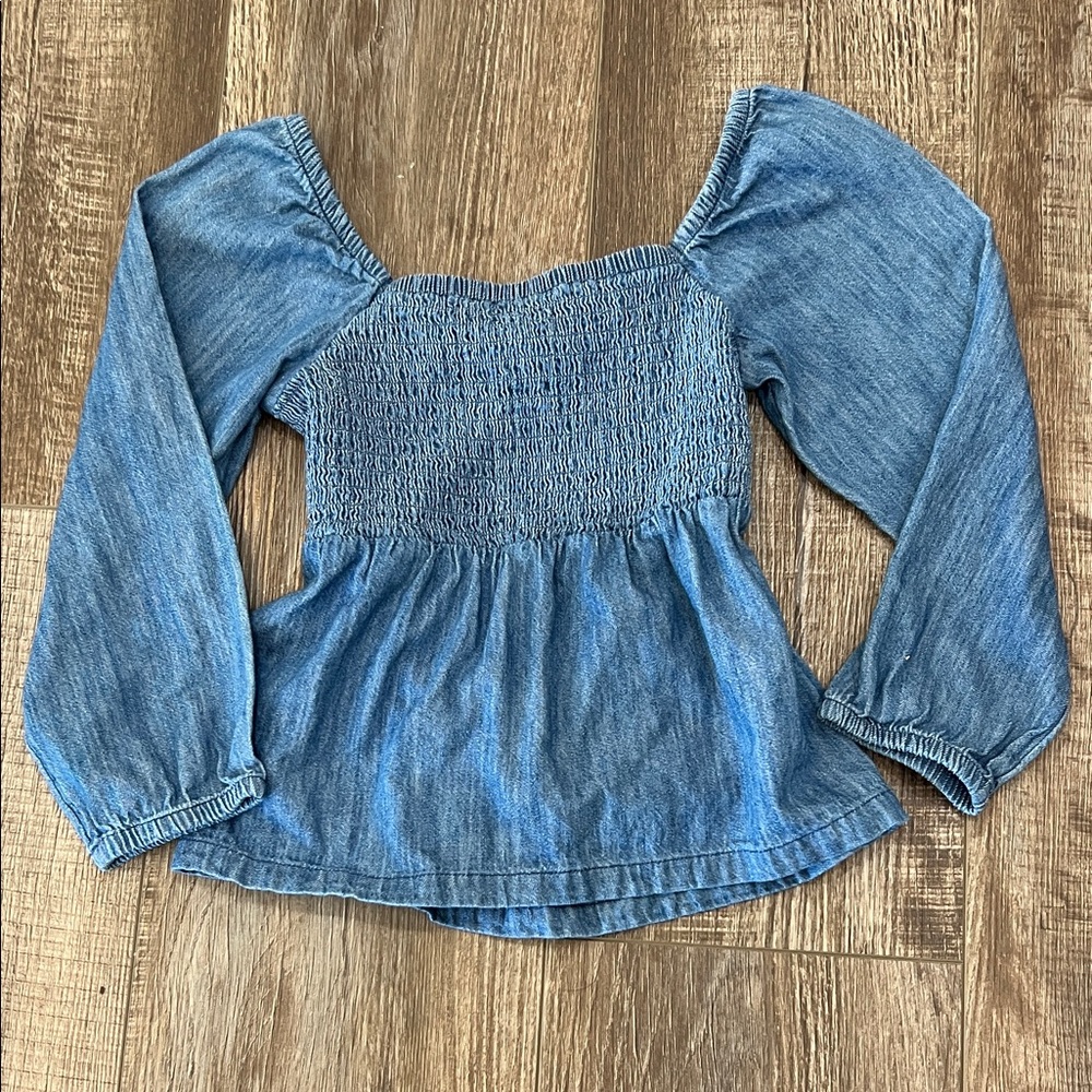 Old Navy girls Denim Smocked Blouse w adorable open back and bow. New L